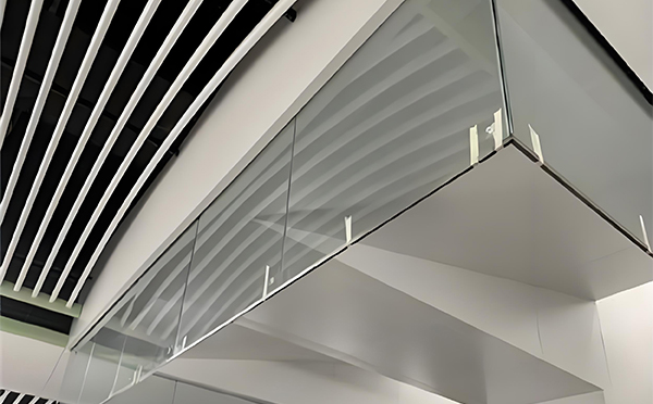 兴海玻璃挡烟垂壁