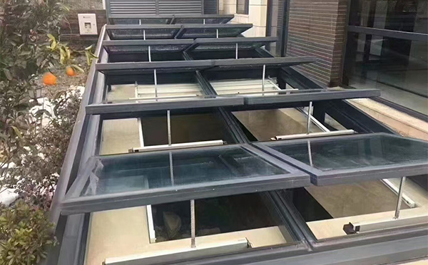 某轨道交通车辆维修车间兴海排烟窗应用