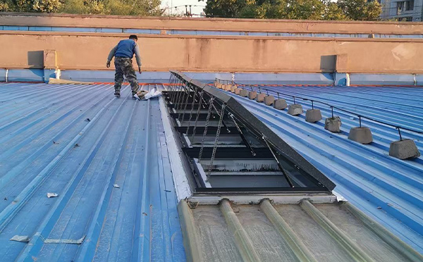 某区域性物流仓储中心兴海排烟窗系统安装项目